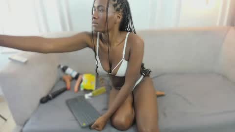 Nahomi online show from May 27, 2026, 12:24 pm