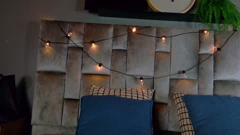  VICTORIA  online show from April 3, 2026, 5:33 pm