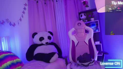 nahomy 2308 online show from April 17, 2026, 11:24 am