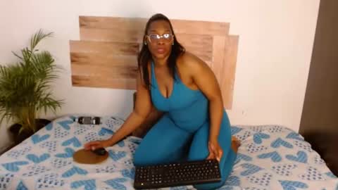 nahomy_gree online show from June 16, 2026, 3:53 am