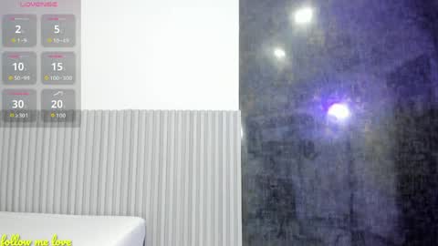 nahomy_park online show from May 22, 2026, 11:49 am
