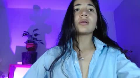 Snapshot of nahomy_rain chatting on June 5, 2026, 1:23 am online show from June 5, 2026, 1:23 am