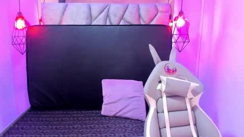 Snapshot of naia_karter chatting on February 16, 2025, 10:32 am online show from February 16, 2025, 10:32 am