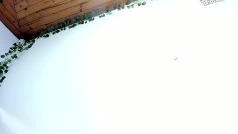 Naia x online show from March 8, 2025, 8:46 pm