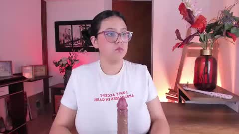 naiara_dreams online show from July 28, 2026, 2:29 am
