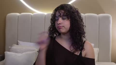 Snapshot of naira_velvett chatting on July 4, 2026, 9:32 pm Naira online show from July 4, 2026, 9:32 pm