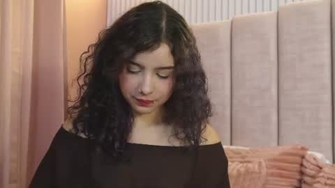 Snapshot of naira_velvett chatting on July 15, 2026, 5:02 am Naira online show from July 15, 2026, 5:02 am