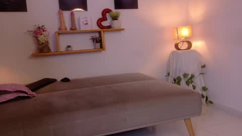 nairagold_ online show from May 16, 2026, 12:07 am