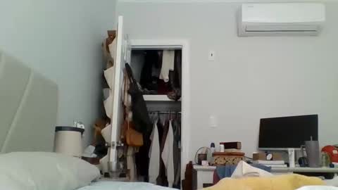 nakedandfree978 online show from March 11, 2025, 1:34 pm