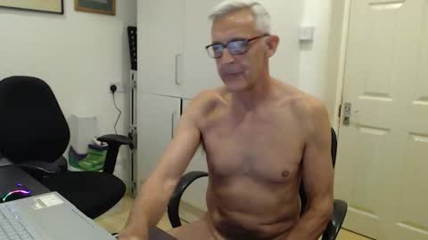 Snapshot of nakedcarpenteruk chatting on June 2, 2026, 6:59 am nakedcarpenteruk online show from June 2, 2026, 6:59 am