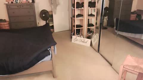 nakedmonkey online show from April 24, 2026, 12:24 am