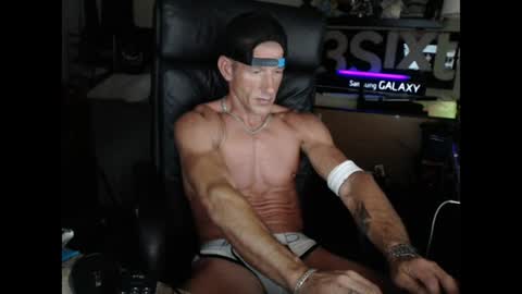 Snapshot of nakedoutsdeurwndw chatting on July 5, 2026, 6:20 am nakedoutsdeurwndw online show from July 5, 2026, 6:20 am