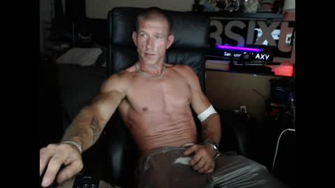 Snapshot of nakedoutsdeurwndw chatting on July 26, 2026, 11:55 pm nakedoutsdeurwndw online show from July 26, 2026, 11:55 pm