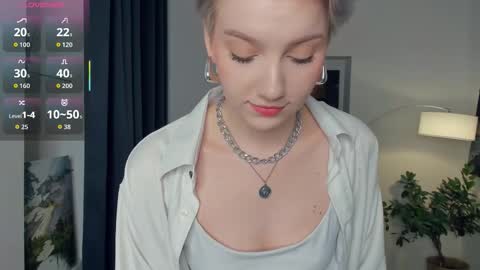 Snapshot of nakishacroshaw chatting on October 23, 2025, 12:37 pm Kate online show from October 23, 2025, 12:37 pm