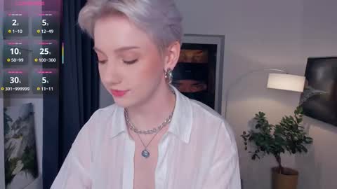 Snapshot of nakishacroshaw chatting on October 31, 2025, 1:45 pm Kate online show from October 31, 2025, 1:45 pm