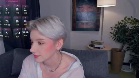 Snapshot of nakishacroshaw chatting on November 7, 2025, 12:49 pm Kate online show from November 7, 2025, 12:49 pm