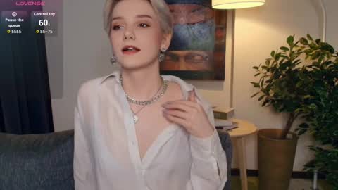 Snapshot of nakishacroshaw chatting on November 15, 2025, 11:29 am Kate online show from November 15, 2025, 11:29 am