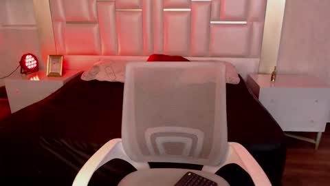 Snapshot of namearohouse chatting on October 15, 2025, 7:47 pm ----Namea------ online show from October 15, 2025, 7:47 pm