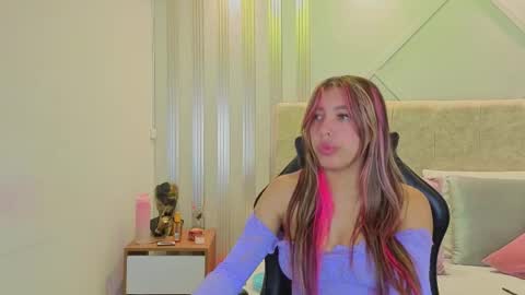 nami_sweet_ online show from October 24, 2025, 12:01 pm