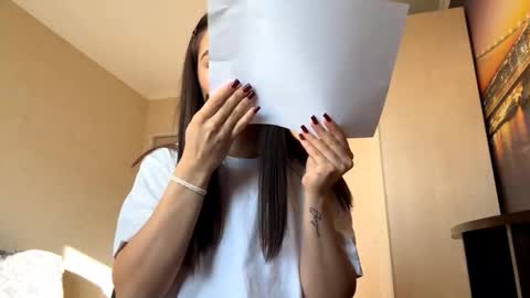 Emilia  or Emi online show from December 19, 2025, 8:32 am