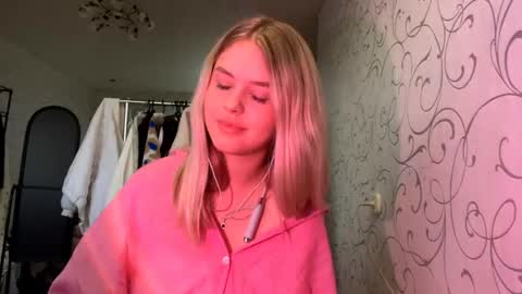 Snapshot of nancigoldy chatting on May 17, 2026, 2:35 pm Rina online show from May 17, 2026, 2:35 pm