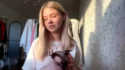 Snapshot of nancigoldy chatting on May 18, 2026, 4:24 pm Rina online show from May 18, 2026, 4:24 pm