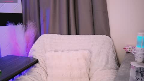 INSTAGRAM     bekkercat  online show from February 5, 2025, 10:08 am