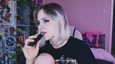 Snapshot of nanitamoore chatting on May 17, 2026, 10:06 pm Monday-Friday 12-4 AM and 6-9 AM New York time online show from May 17, 2026, 10:06 pm