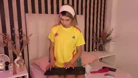 nano_kawaii online show from June 17, 2026, 12:29 pm