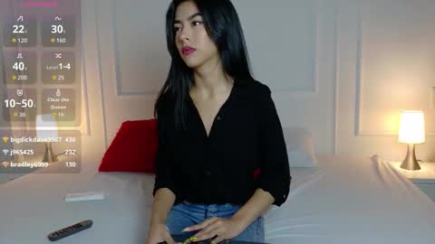 nany_model25 online show from October 28, 2025, 8:33 pm