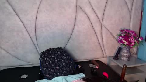 nany_pretty online show from December 15, 2024, 5:02 am