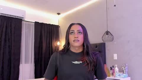 Naomi Blair online show from June 24, 2026, 3:27 am