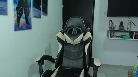 naomi_berckley online show from September 14, 2025, 6:34 am