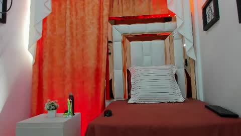 Snapshot of naomi_curvy69 chatting on July 8, 2026, 7:18 pm Naomy online show from July 8, 2026, 7:18 pm