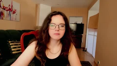 naomi_di online show from June 5, 2026, 6:20 am
