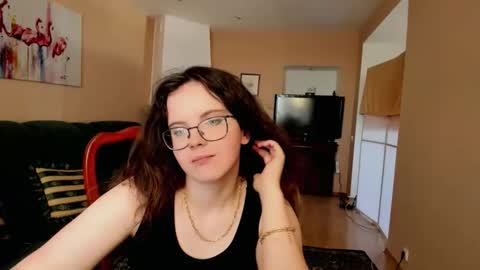 naomi_di online show from June 5, 2026, 6:52 am