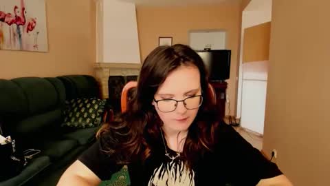 naomi_di online show from June 8, 2026, 6:14 am