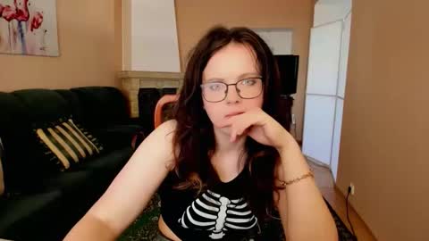 naomi_di online show from June 9, 2026, 6:25 am