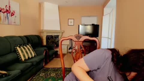 naomi_di online show from June 22, 2026, 6:10 am