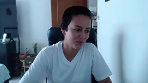 Snapshot of naomi_l0ve chatting on October 23, 2025, 5:12 pm Lucy online show from October 23, 2025, 5:12 pm