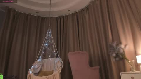 Naomi online show from September 15, 2025, 11:49 pm