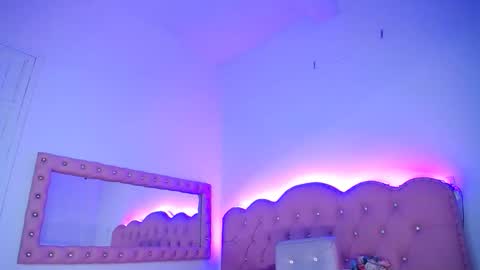 Snapshot of naomi_shayk chatting on May 14, 2026, 7:31 pm naomi_shayk online show from May 14, 2026, 7:31 pm