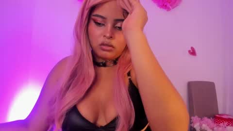 Snapshot of naomi_velour chatting on May 21, 2026, 7:10 pm naomi_velour online show from May 21, 2026, 7:10 pm