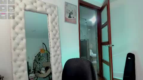 Naomi  online show from June 29, 2026, 2:18 am