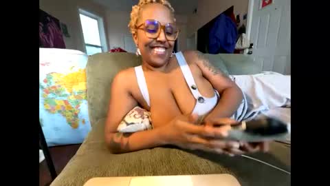 Naomigiirl6 online show from January 25, 2025, 8:10 pm