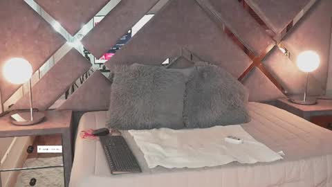 Snapshot of naomigray__ chatting on July 28, 2026, 6:42 pm Naomi-Gray online show from July 28, 2026, 6:42 pm