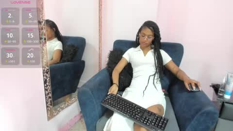 Snapshot of naomireese chatting on April 16, 2026, 12:50 pm naomireese online show from April 16, 2026, 12:50 pm