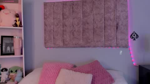 Laura  online show from February 1, 2026, 1:37 am