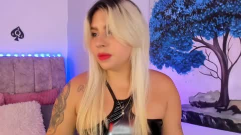 Laura  online show from April 30, 2026, 5:47 am