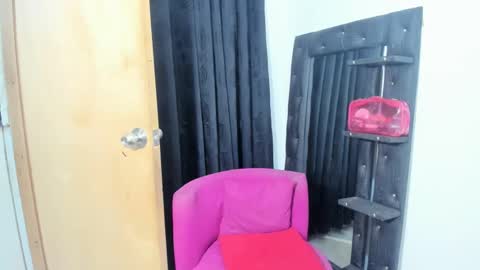 naomiwildburn online show from December 22, 2024, 6:17 am